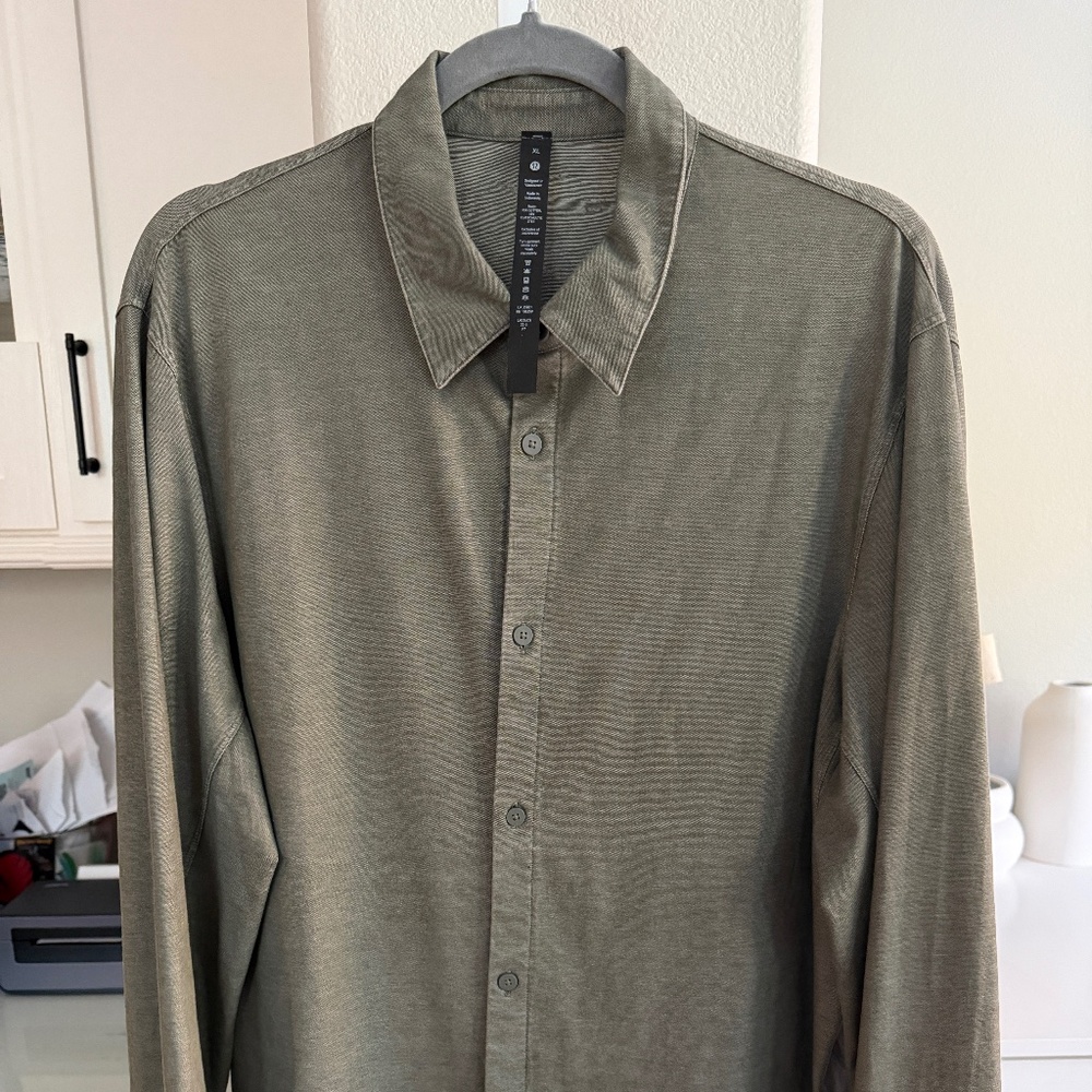 LULULEMON BUTTON DOWN SHIRT XL